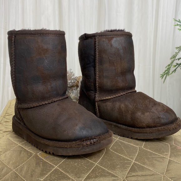REDUCED! Youth Ugg Australia Classic II boots - Picture 3 of 13